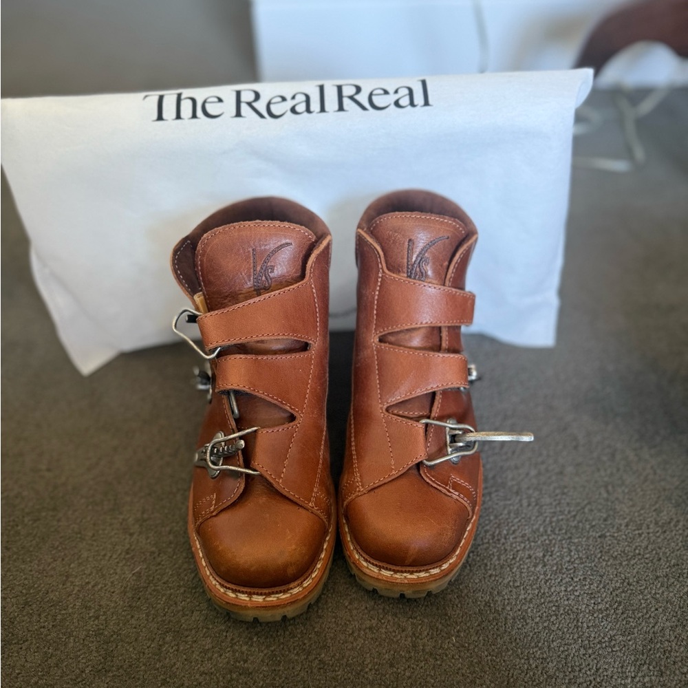 Stylish Tan Ankle Boots with Buckle Accents